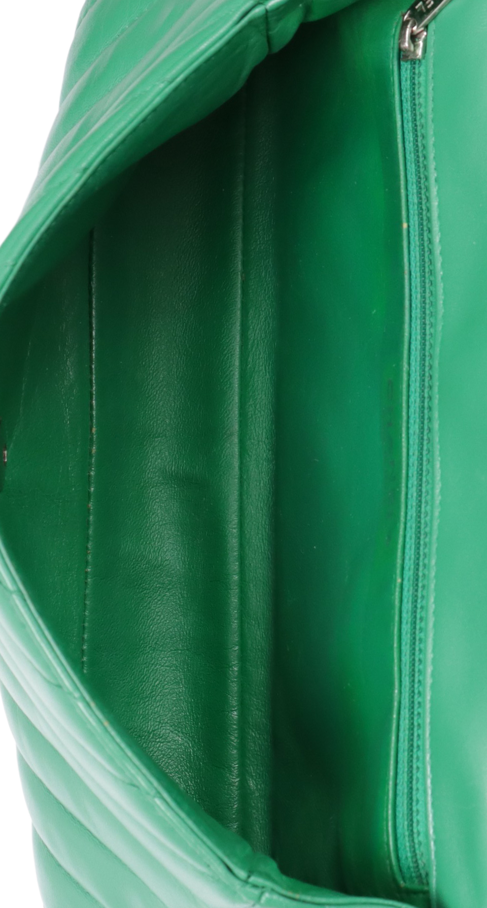 MEDIUM CLASSIC SINGLE FLAP CHEVRON