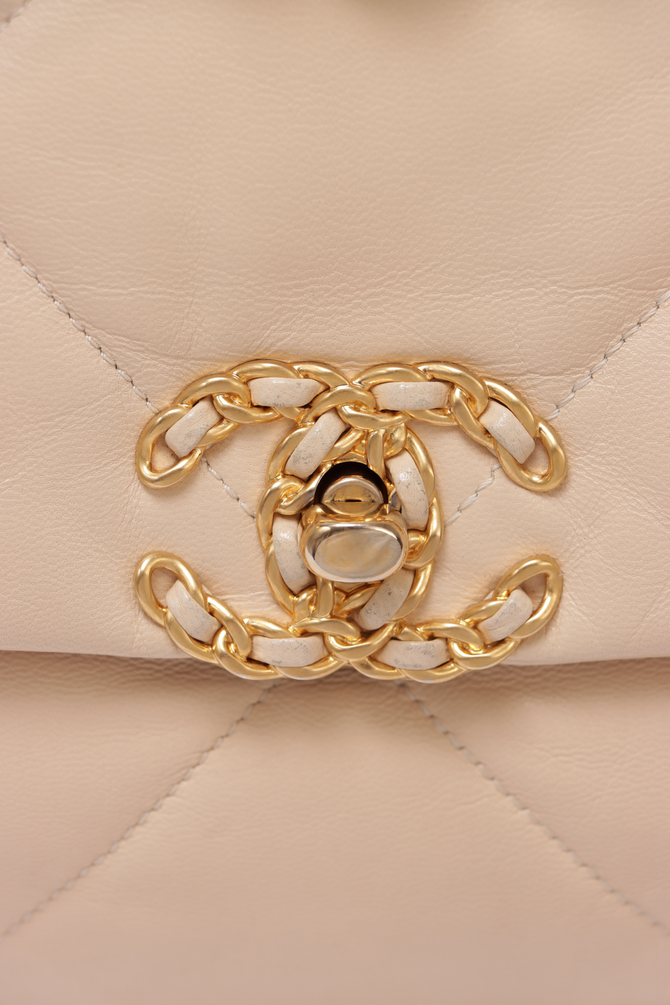 MAXI 19 FLAP BAG GOATSKIN