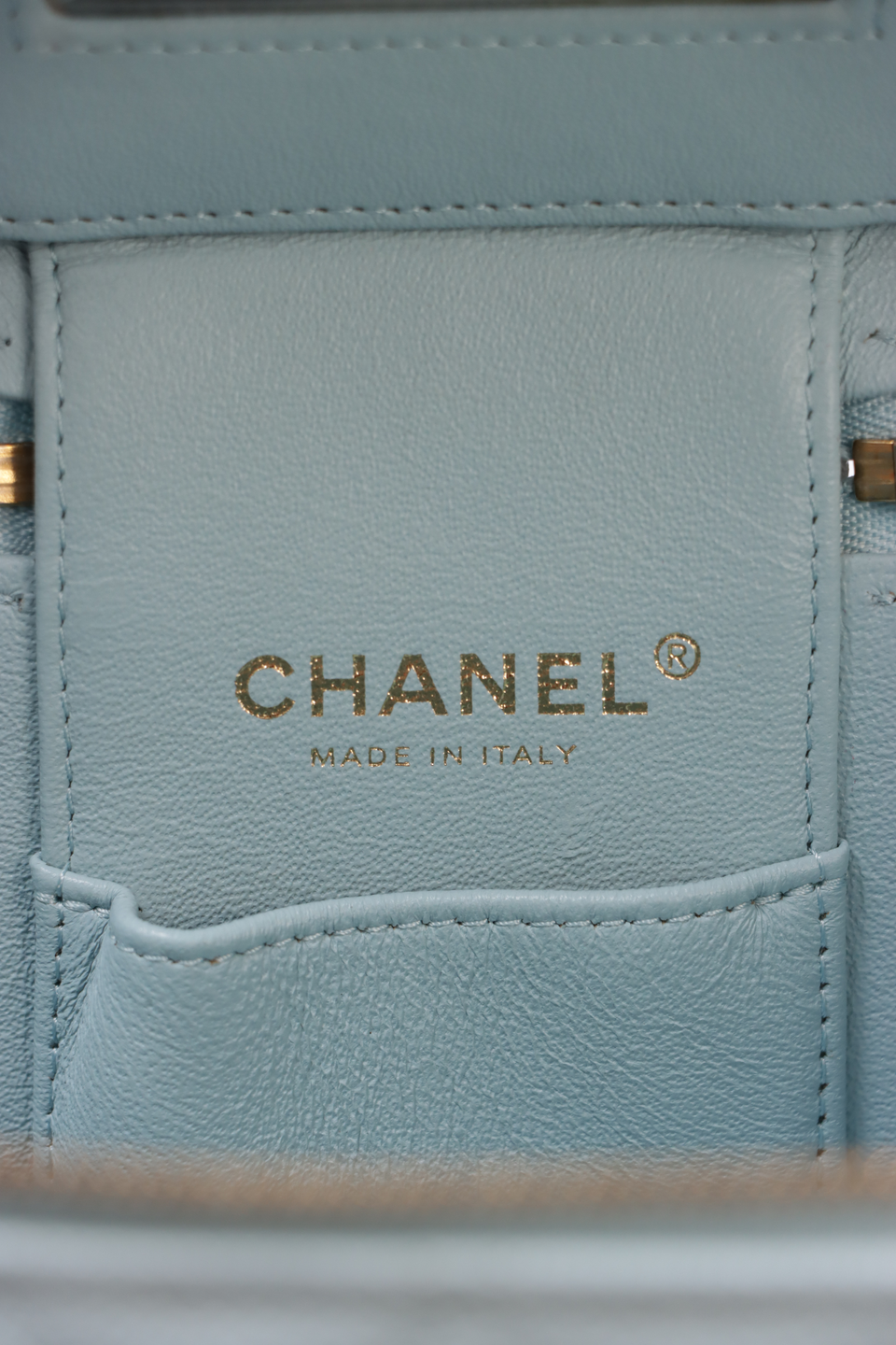 IRIDESCENT SMALL TOP HANDLE VANITY CASE