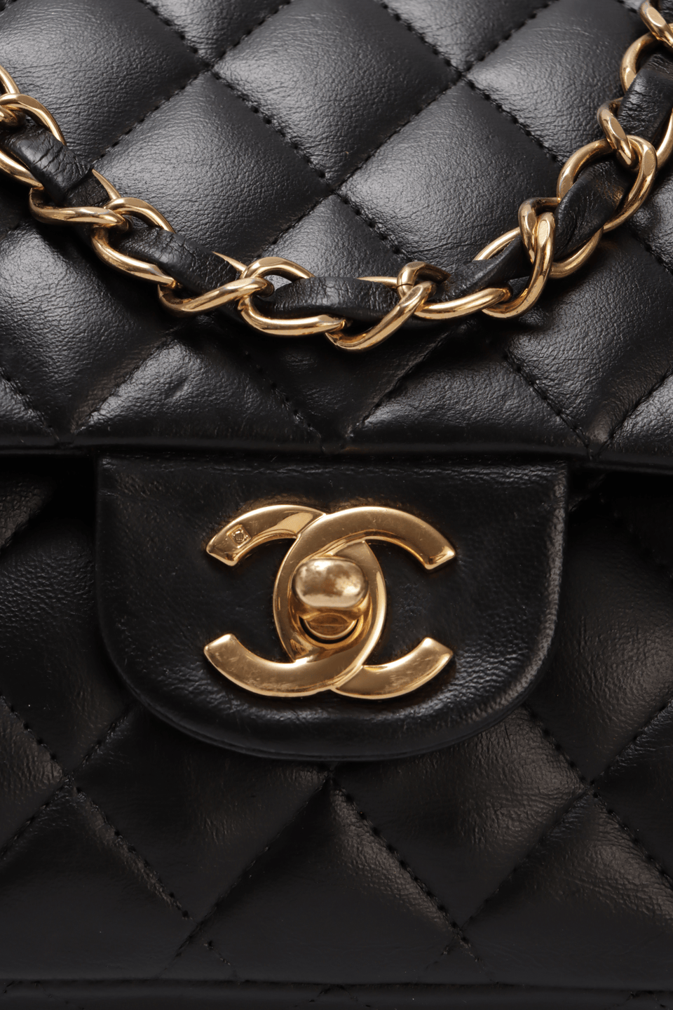 MEDIUM CLASSIC DOUBLE FLAP LAMBSKIN