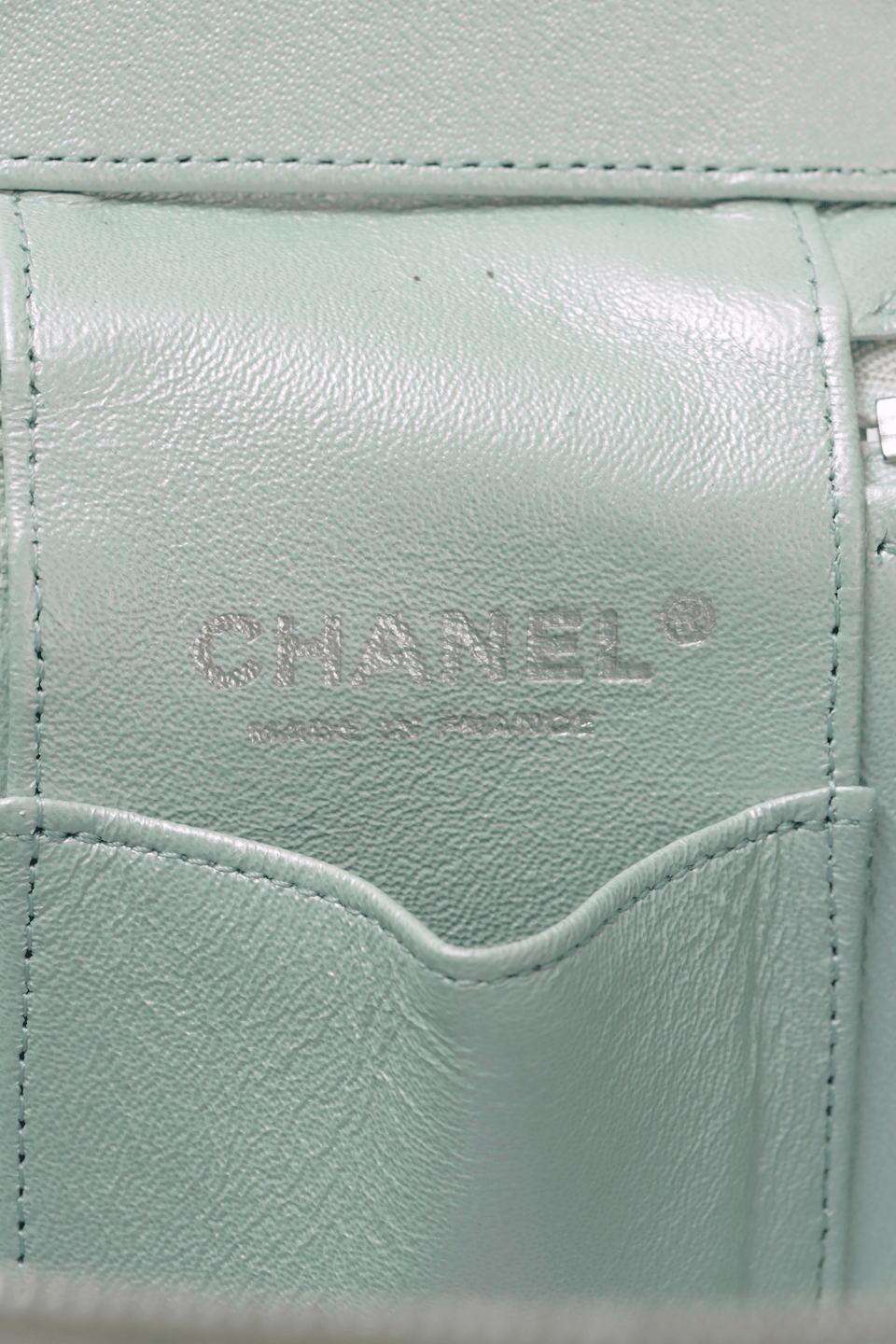 IRIDESCENT SMALL TOP HANDLE VANITY CASE