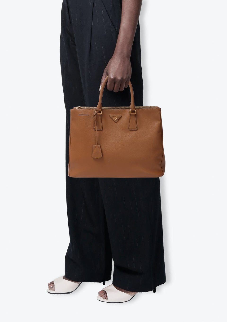 MEDIUM SAFFIANO LUX DOUBLE ZIP GALLERIA