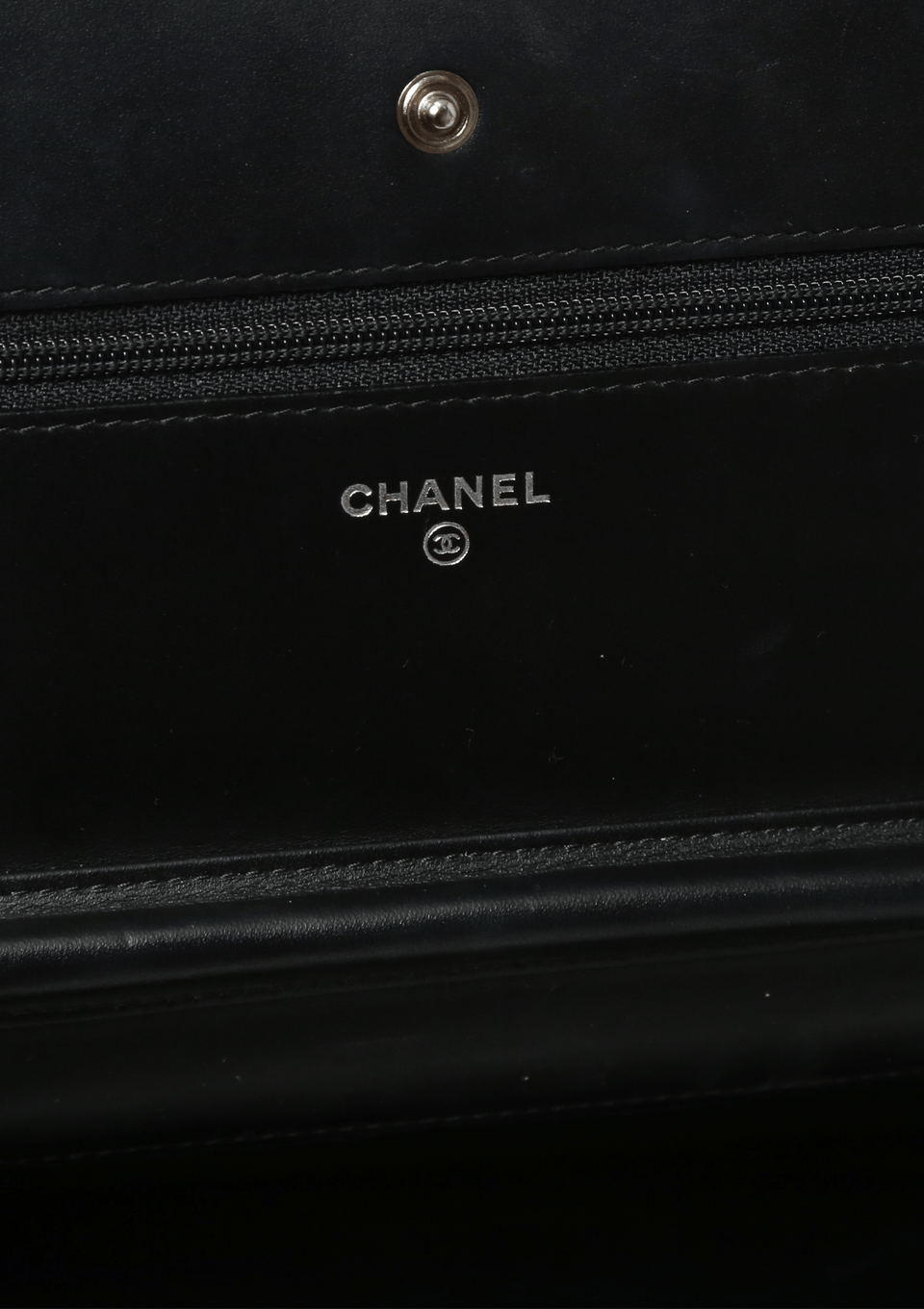 REISSUE 2.55 CHARM WALLET ON CHAIN