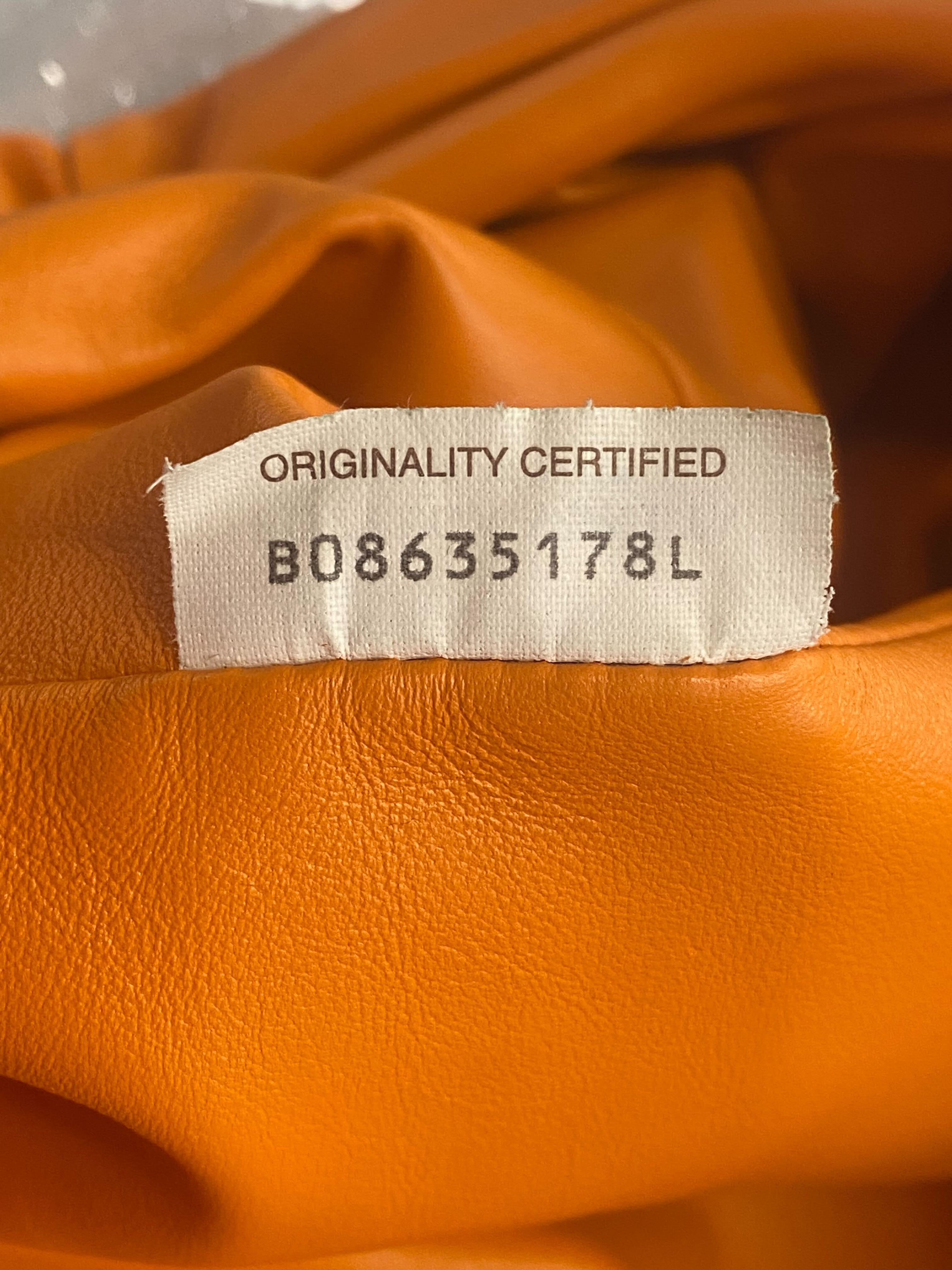 BOLSA BOTTEGA VENETA MAXI THE POUCH LARANJA ORIGINAL – Gringa BOLSA BOTTEGA VENETA MAXI THE POUCH LARANJA ORIGINAL – Gringa