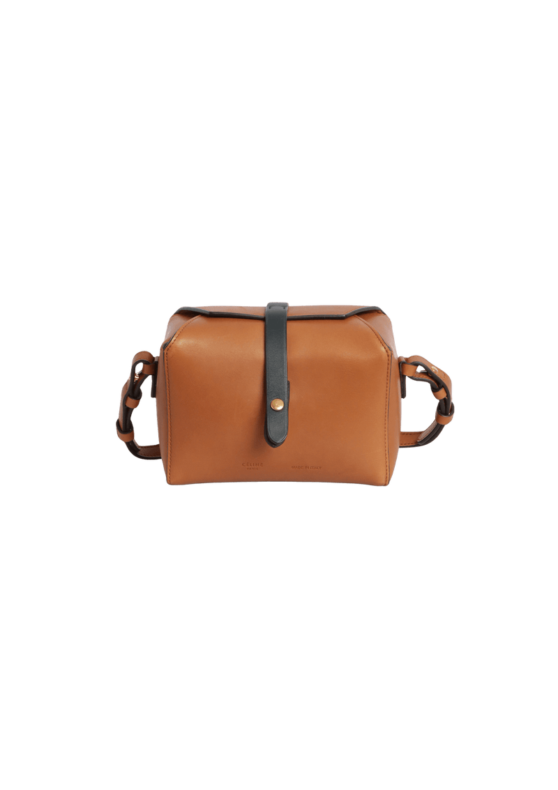 BOX ON STRAP CROSSBODY