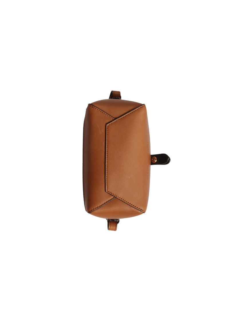 BOX ON STRAP CROSSBODY