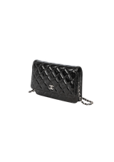 CLASSIC WALLET ON CHAIN PATENT LEATHER