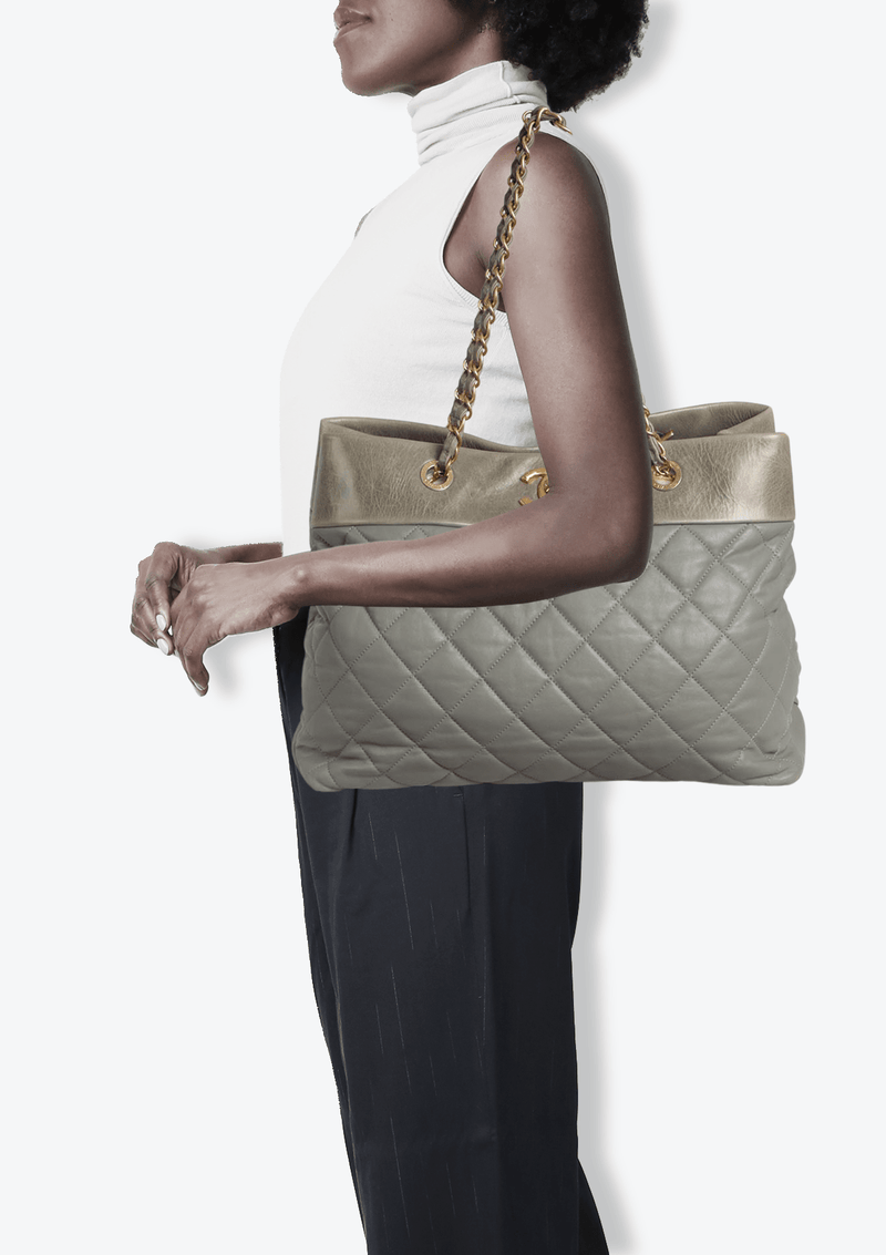 LARGE SOFT ELEGANCE QUILTED TOTE