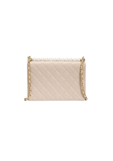 MEDIUM CHIC PEARLS FLAP BAG