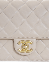 MEDIUM CHIC PEARLS FLAP BAG