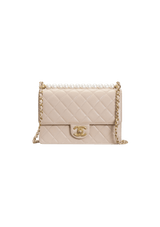 MEDIUM CHIC PEARLS FLAP BAG