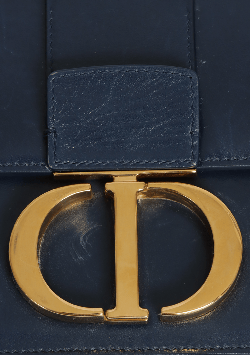 30 MONTAIGNE FLAP