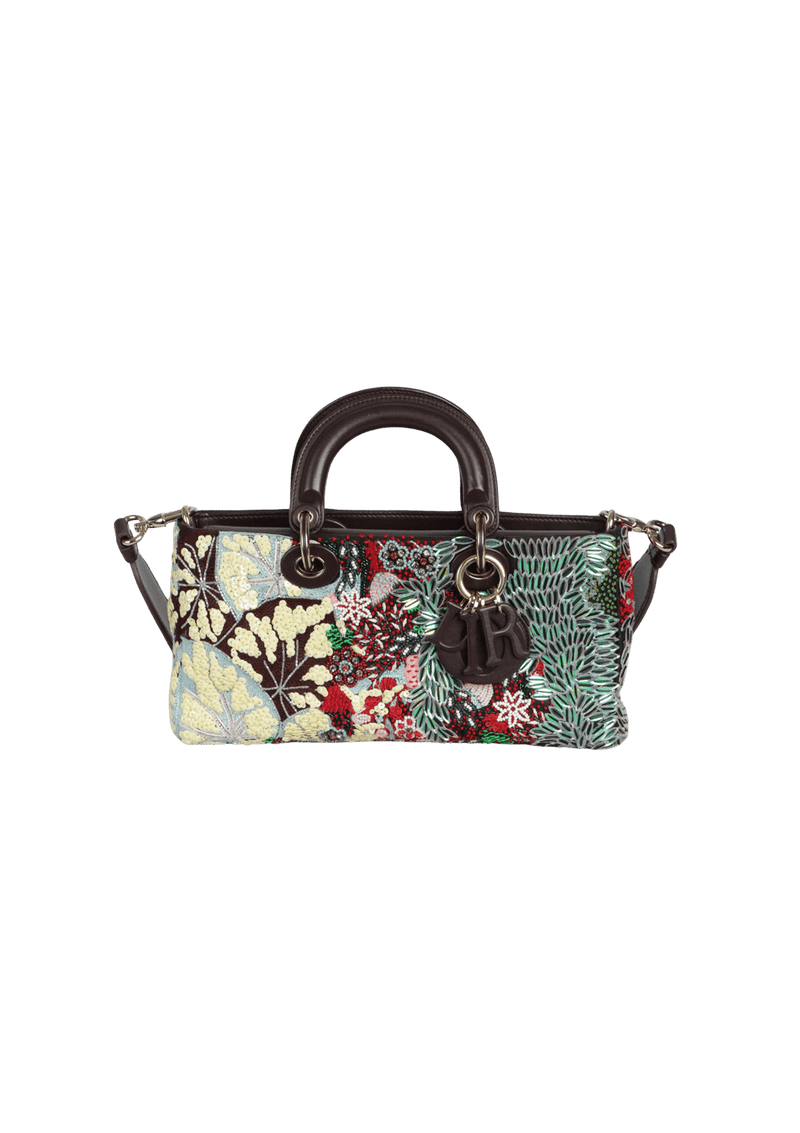 EMBROIDERED LADY D-JOY TOTE