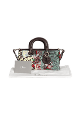 EMBROIDERED LADY D-JOY TOTE