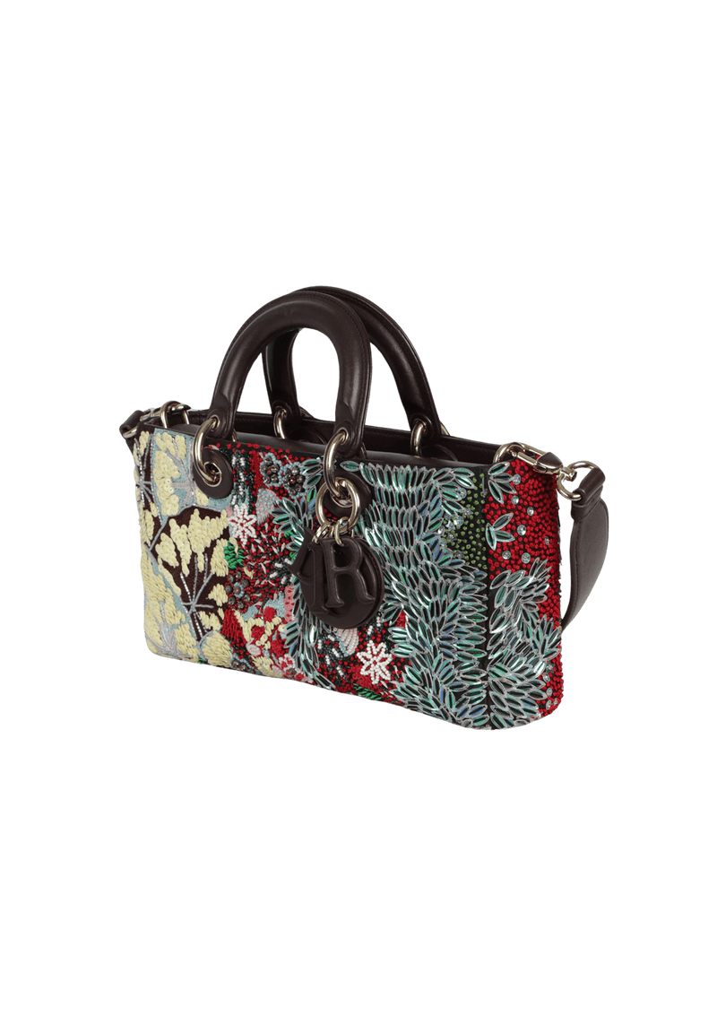 EMBROIDERED LADY D-JOY TOTE