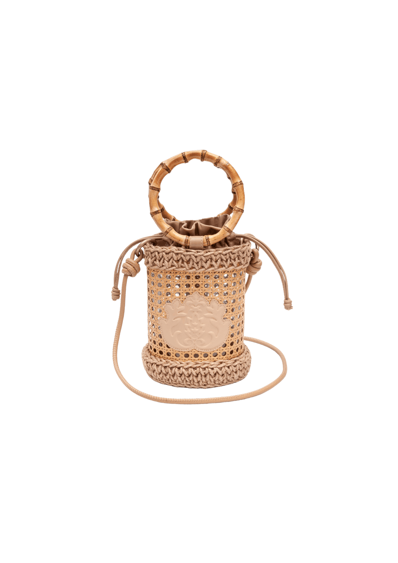 BOLSA BUCKET EM PALHA INDIANA E SISAL REEDITION