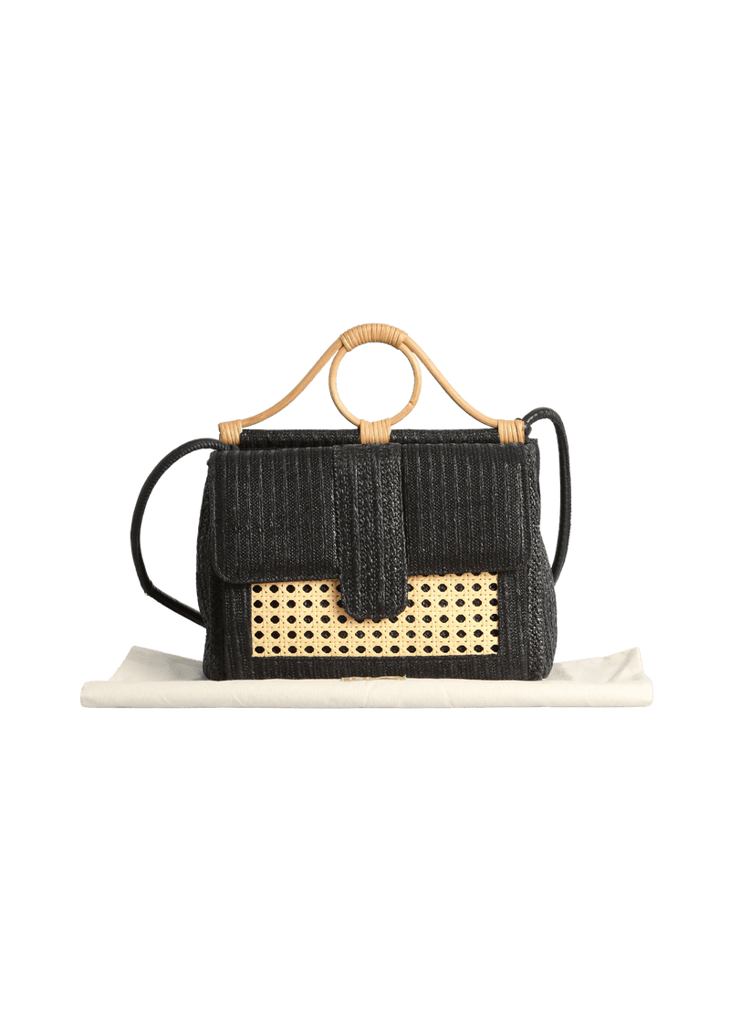 BOLSA EM PALHA COM ALÇA DE RATTAN