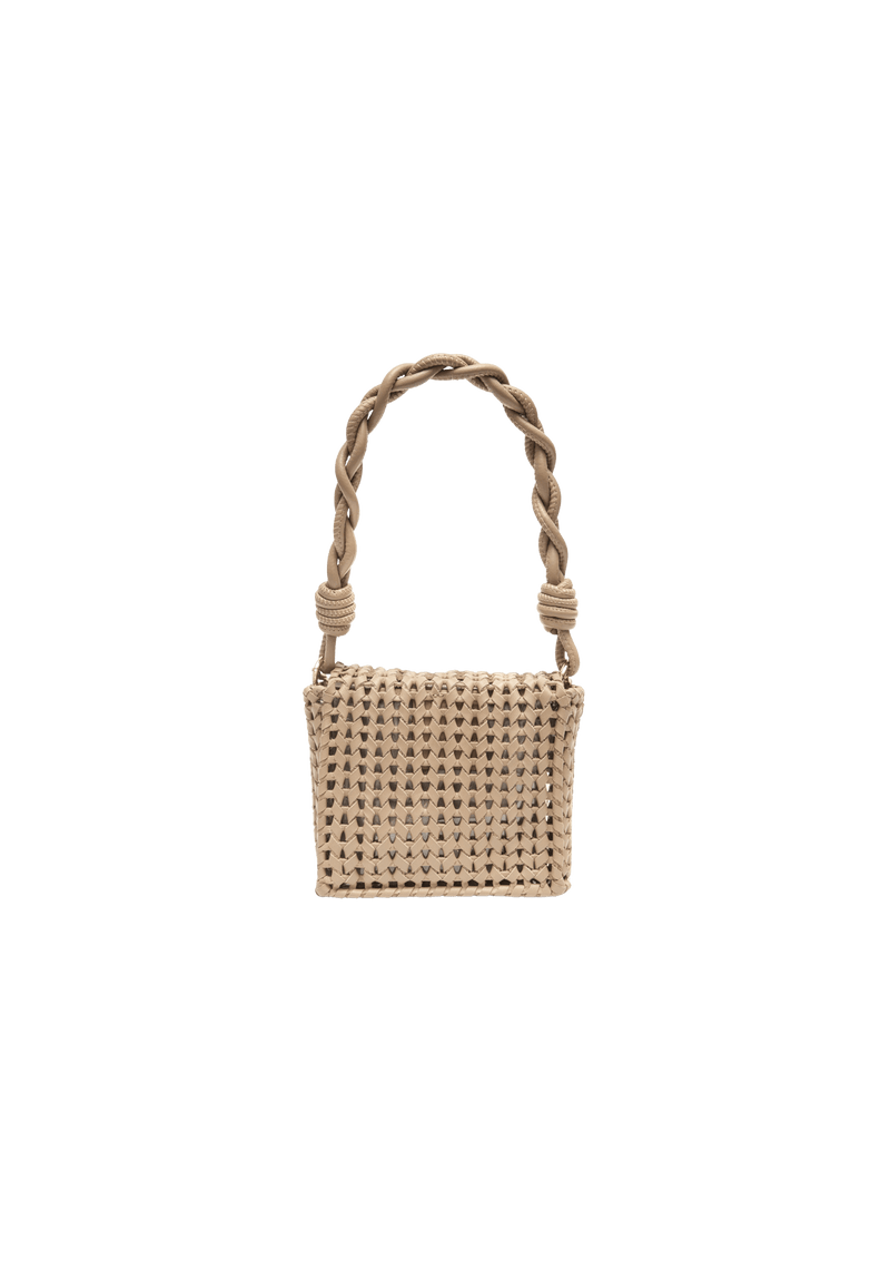 MINI BOLSA EM TRESSÊ DE COURO NATURAL