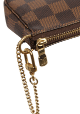 DAMIER ÉBÈNE MINI POCHETTE ACCESSOIRES