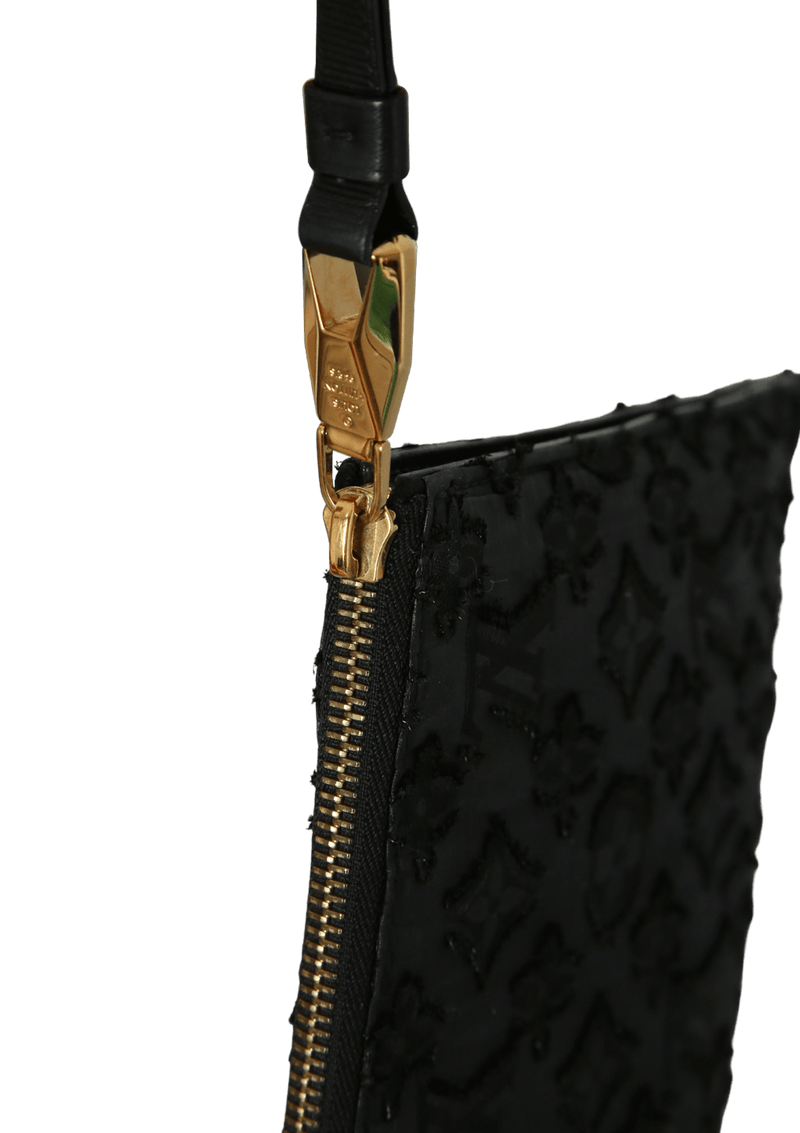 MONOGRAM LUREX NOIR POCHETTE FLAT