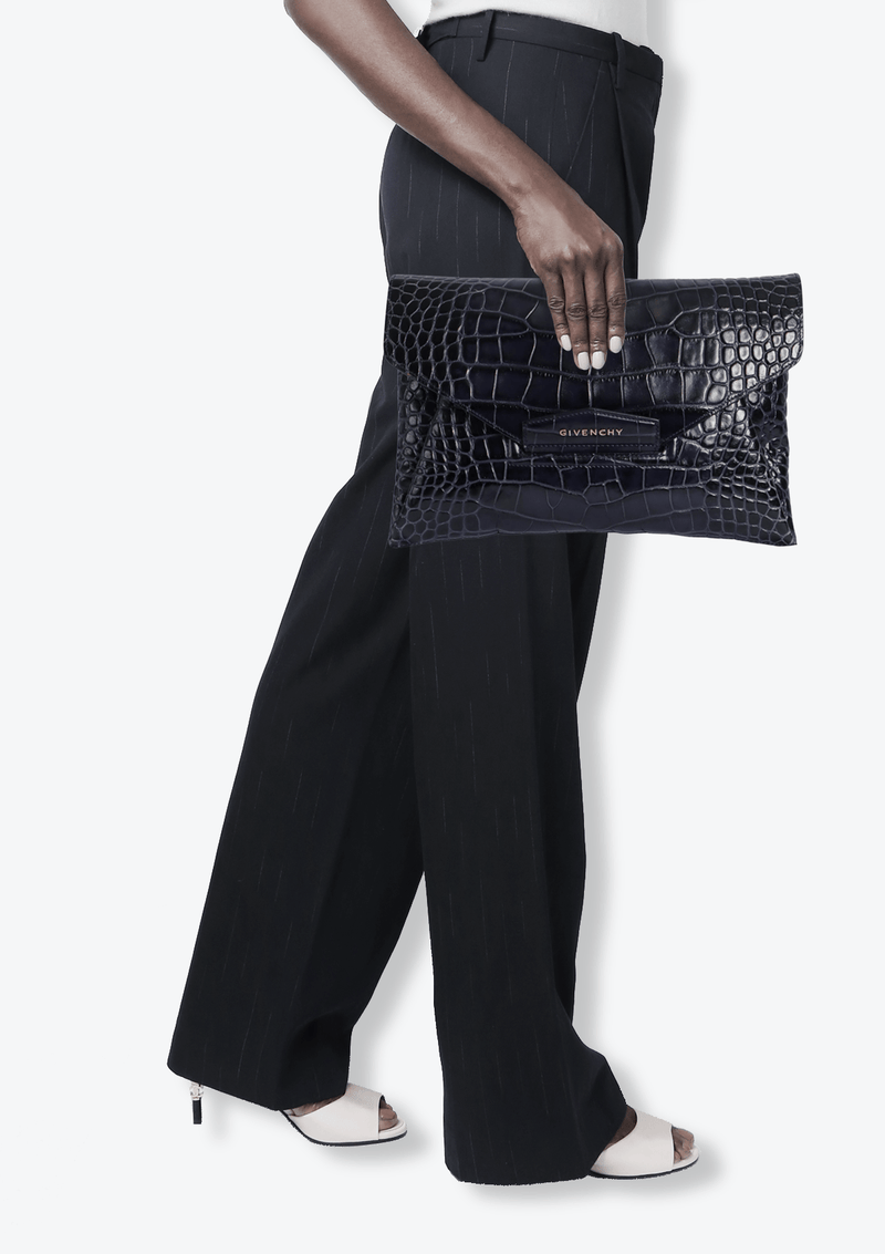 CROCODILE EMBOSSED ANTIGONA CLUTCH