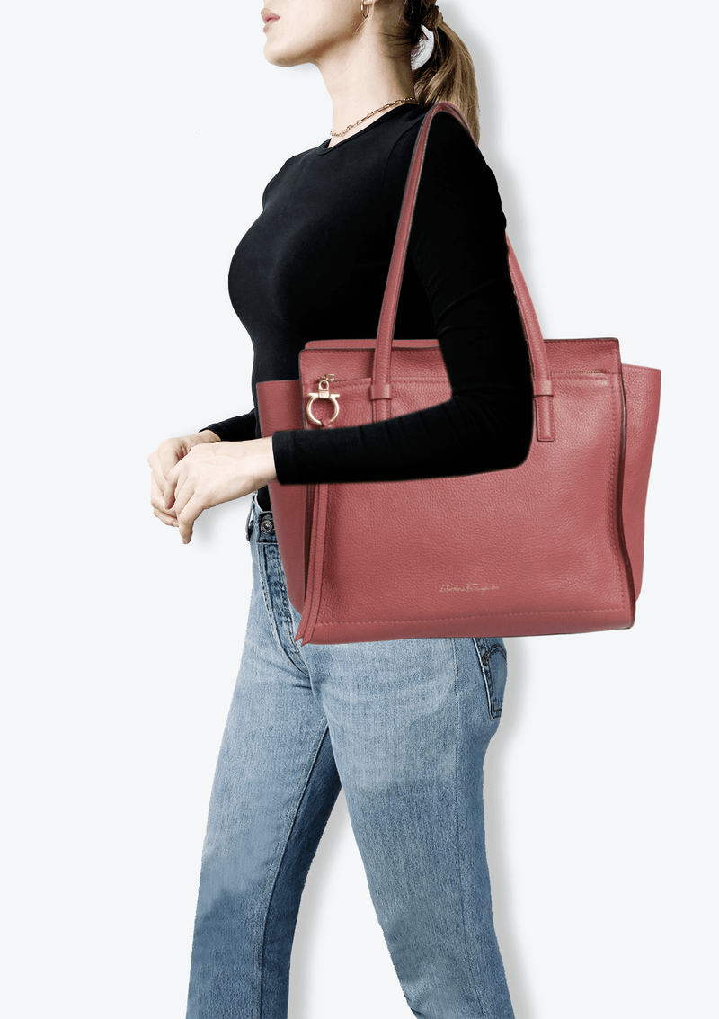 Ferragamo amy medium hot sale