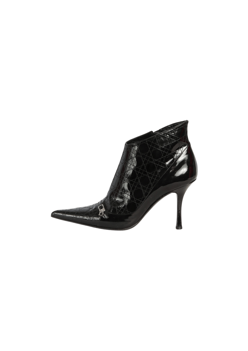PATENT CANNAGE ANKLE BOOTS  37.5