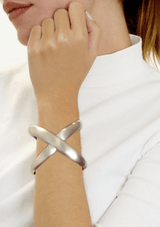 CROSSED BRACELET