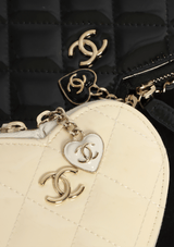 CC HEART CLUTCH ON CHAIN