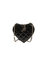 CC HEART CLUTCH ON CHAIN