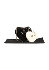 CC HEART CLUTCH ON CHAIN