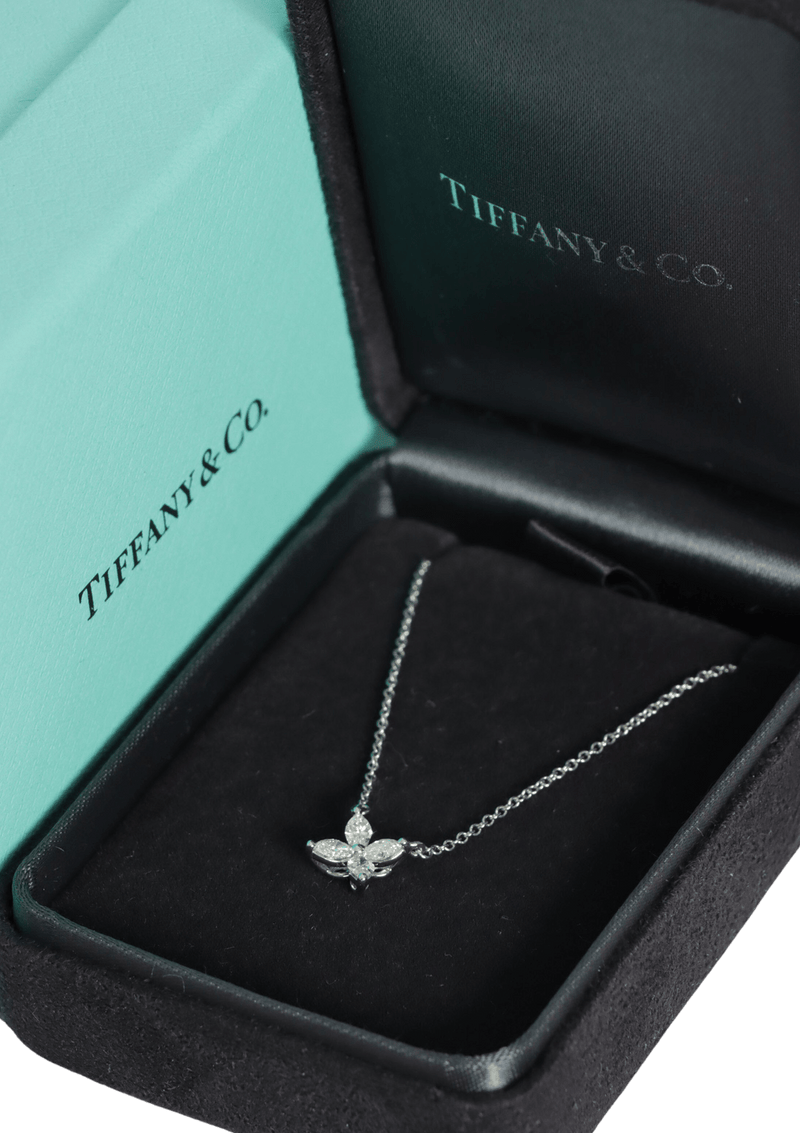 PLATINUM DIAMOND VICTORIA FLOWER NECKLACE