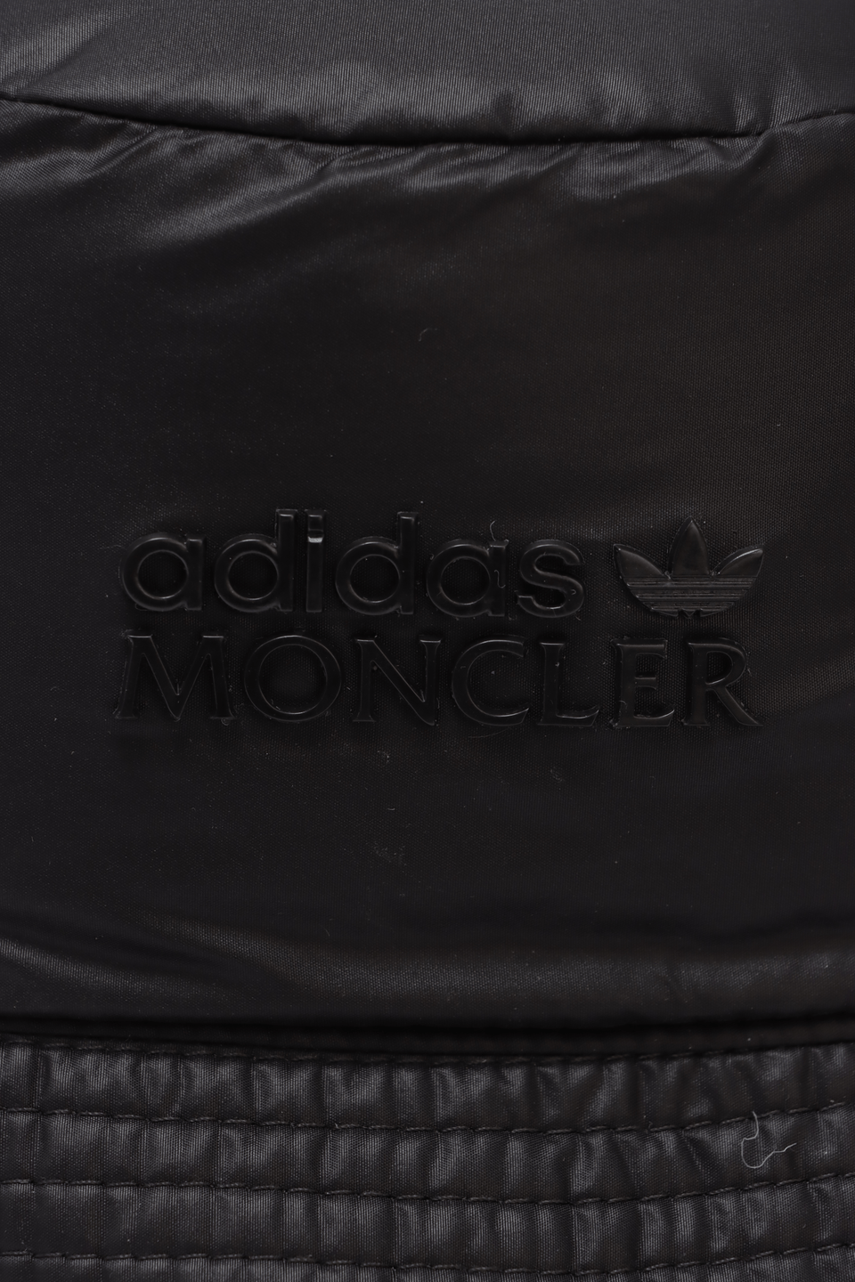 CHAPÉU MONCLER X ADIDAS ORIGINALS REVERSIBLE BUCKET HAT BICOLOR G