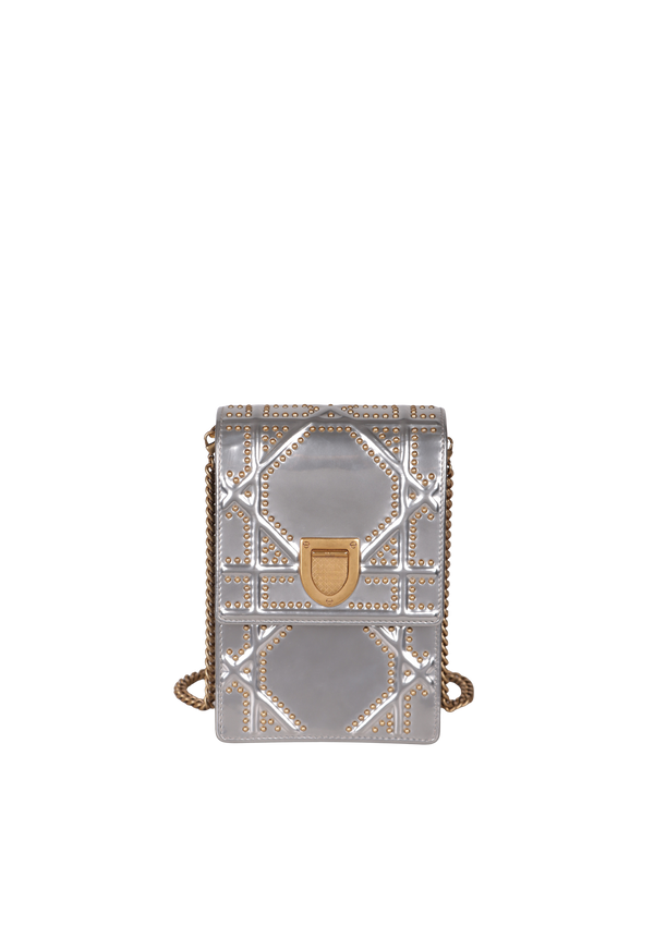 DIORAMA VERTICAL CLUTCH