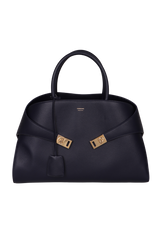 MEDIUM LEATHER HUG BAG