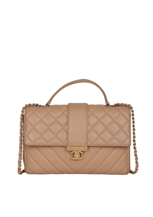 CHEVRON IN THE CITY FLAP BAG