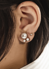 BRINCO PAPOULA EM OURO BRANCO 18K, RÓDIO NEGRO, PÉROLAS E DIAMANTES