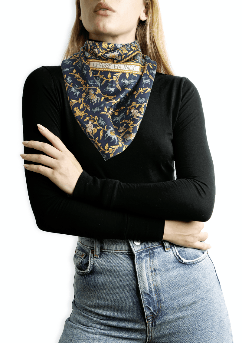 CHASSE EN INDE SILK SCARF