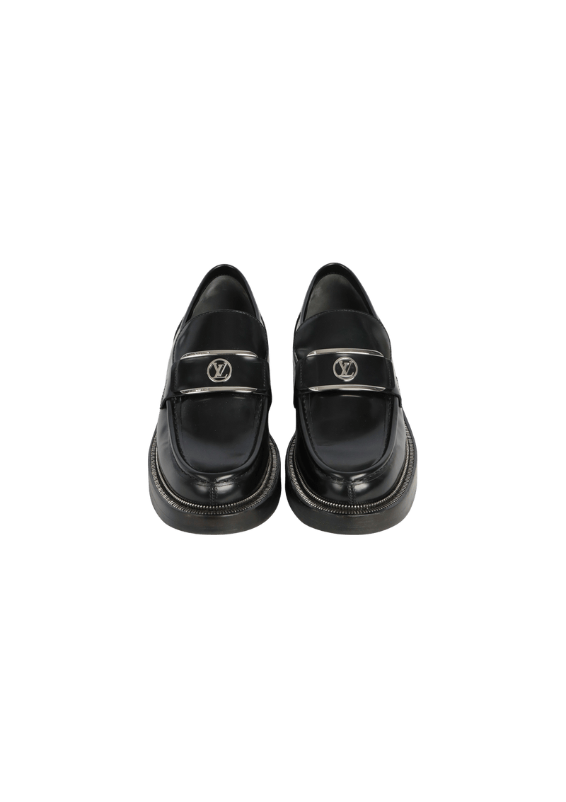 LEATHER LOAFERS 39