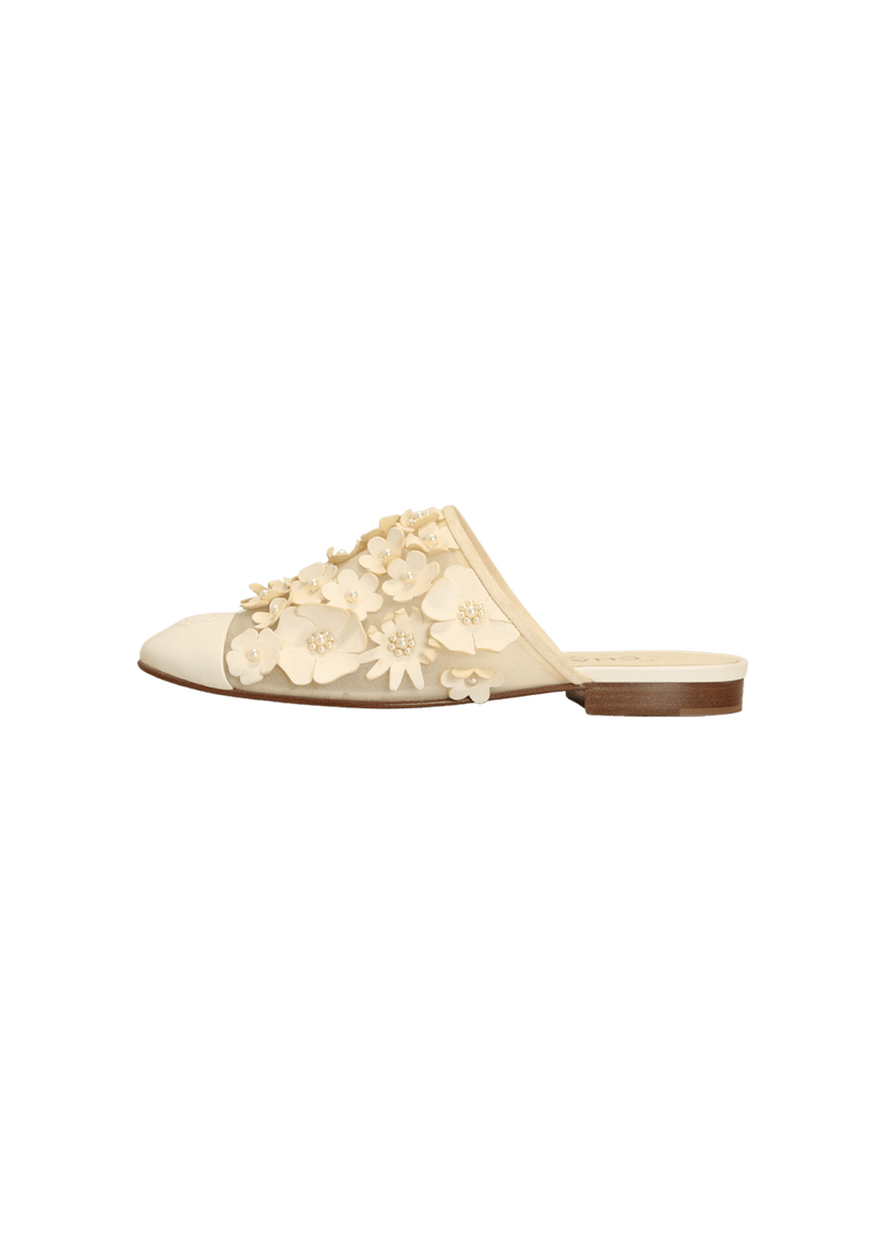 MULE CHANEL MESH FLOWER PEARL CC MULES 37 OFF WHITE ORIGINAL – Gringa