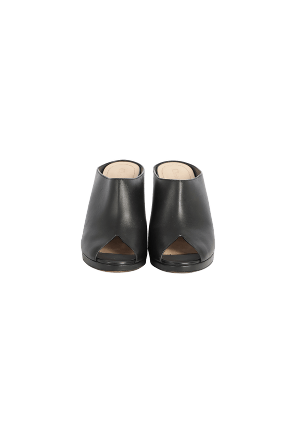 LEATHER MULES 36