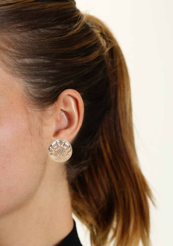 VINTAGE CC ROUND CLIP-ON EARRINGS