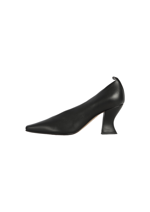 LEATHER PUMPS 35