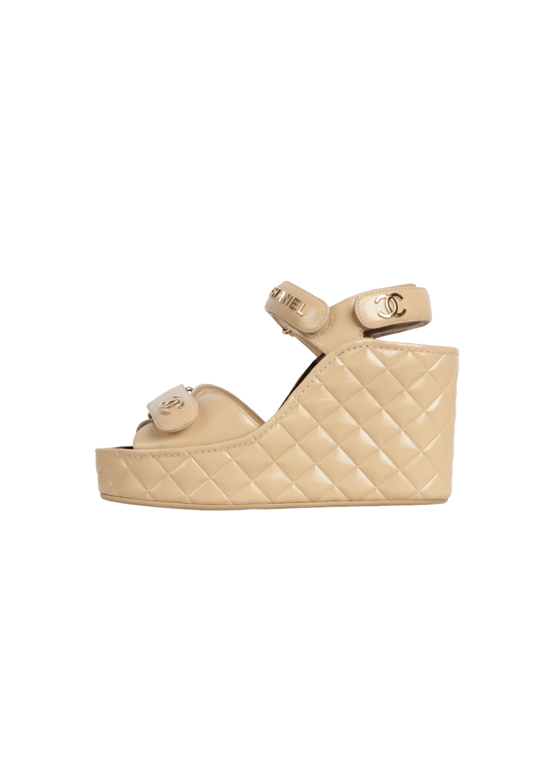 INTERLOCKING CC MATELASSÉ STRAP SANDALS 38