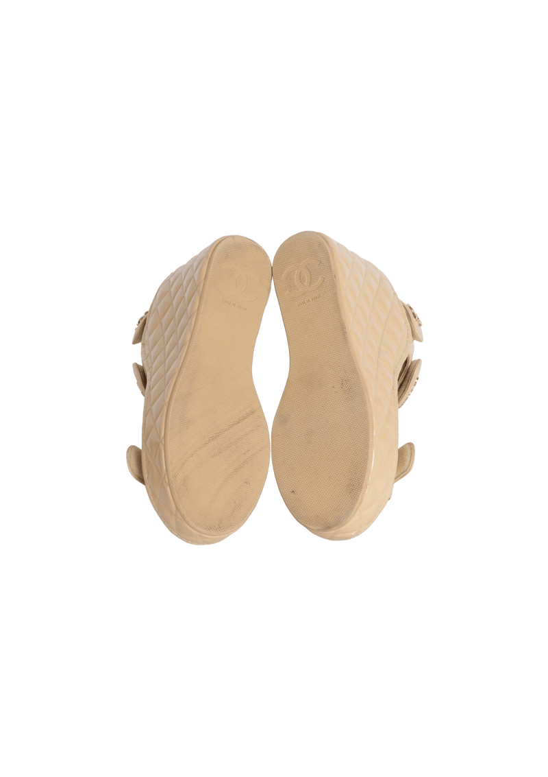 INTERLOCKING CC MATELASSÉ STRAP SANDALS 38