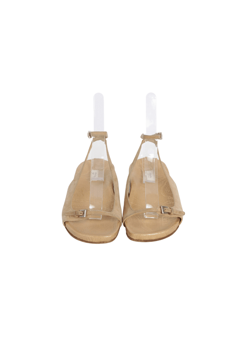 FLAT SANDALS 34