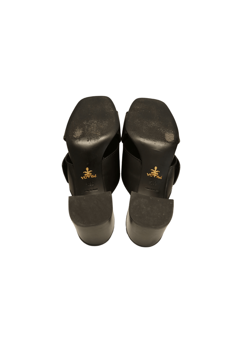 LEATHER SLIDES 37.5