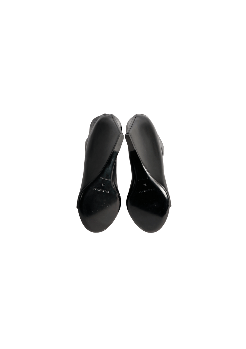 GLOVE WEDGE SANDALS 35