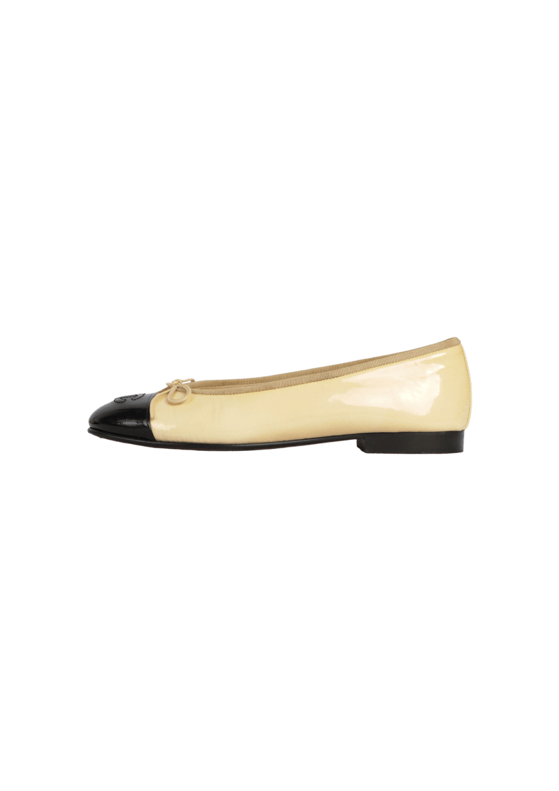 INTERLOCKING CC LOGO BALLET FLATS 35