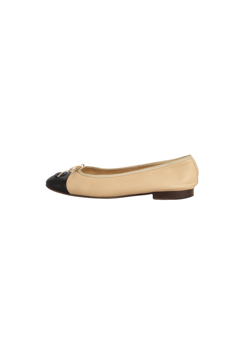 INTERLOCKING CC LOGO BALLET FLATS 35